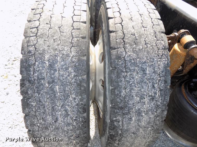 image for item DB8579 2007 Freightliner FLD132 XL Classic semi truck