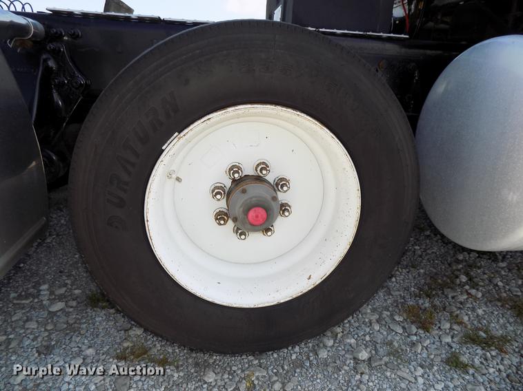 image for item DB8579 2007 Freightliner FLD132 XL Classic semi truck