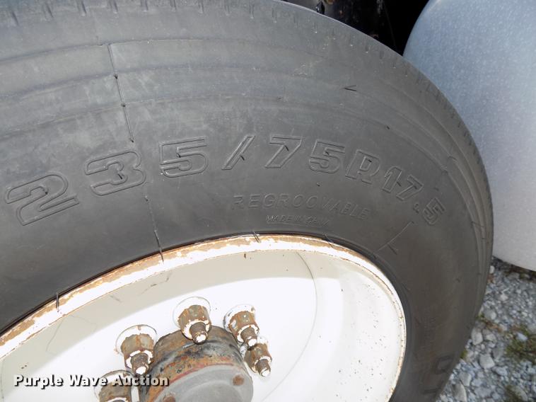 image for item DB8579 2007 Freightliner FLD132 XL Classic semi truck