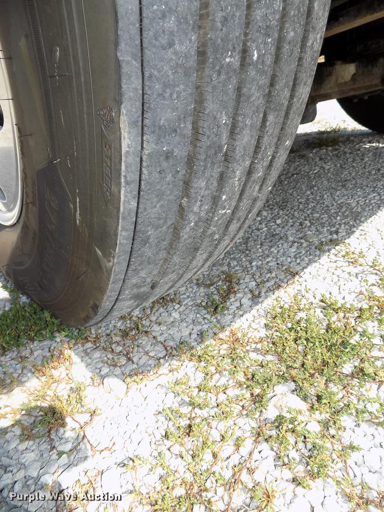 image for item DB8579 2007 Freightliner FLD132 XL Classic semi truck