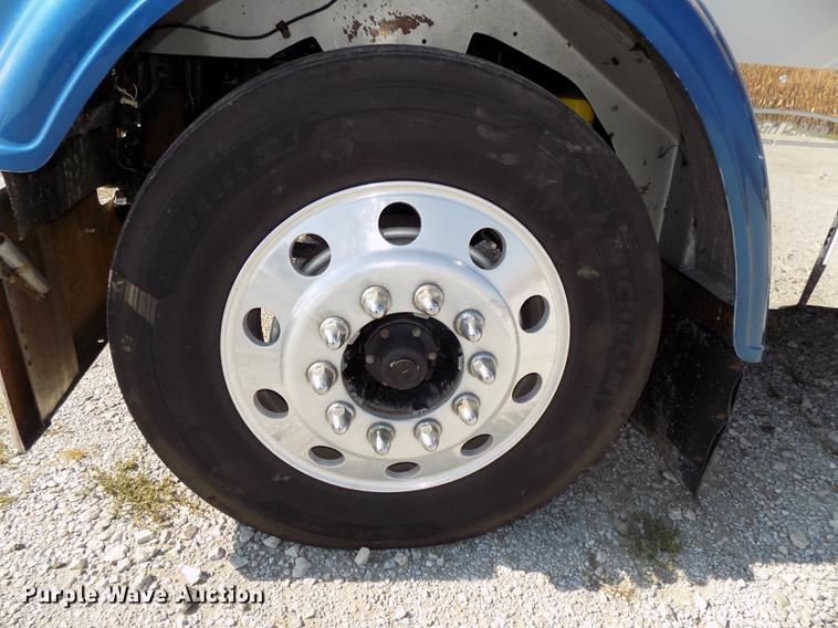 image for item DB8579 2007 Freightliner FLD132 XL Classic semi truck