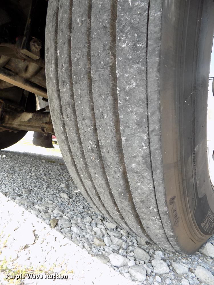 image for item DB8579 2007 Freightliner FLD132 XL Classic semi truck