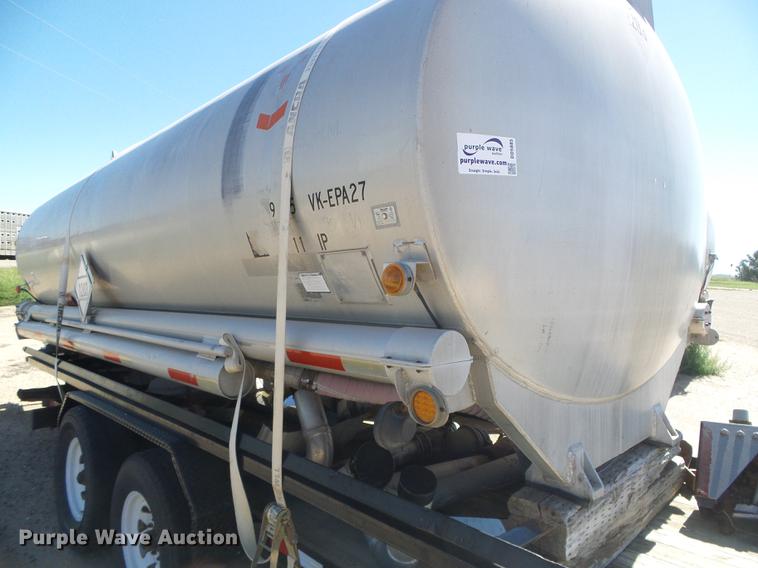 image for item DD5885 1979 Timpte Beall bulk delivery tank