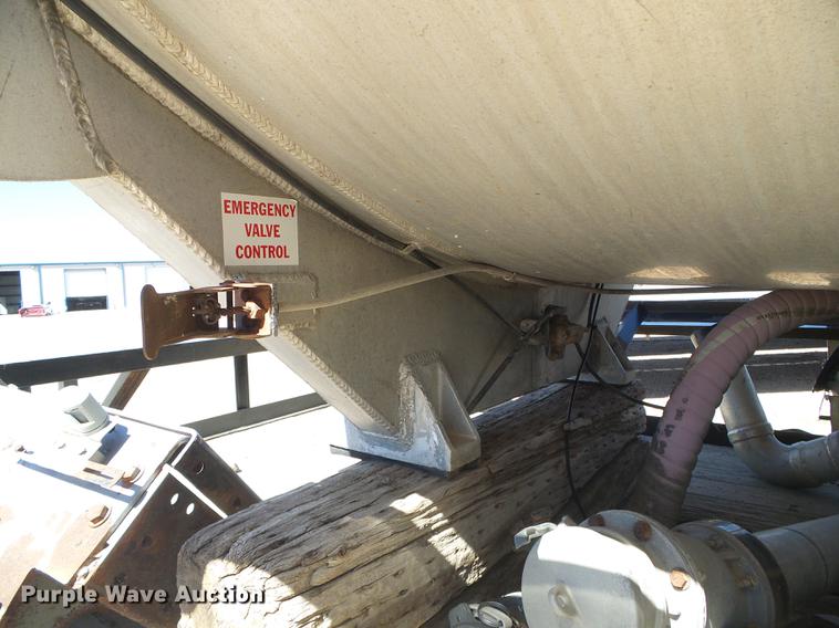 image for item DD5885 1979 Timpte Beall bulk delivery tank