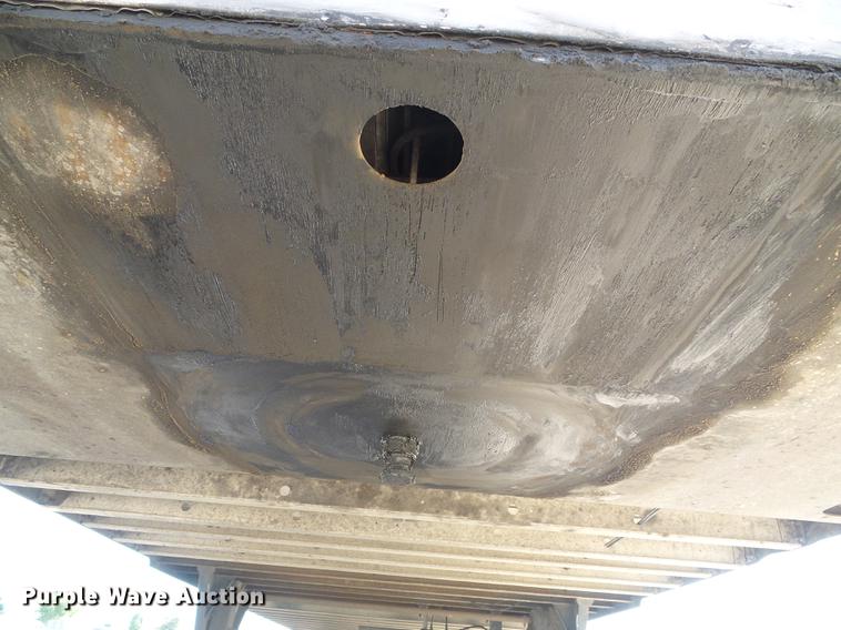 image for item DD5886 2006 Utility VS2RA 3000R refrigerated van trailer