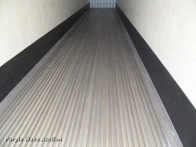 image for item DD5886 2006 Utility VS2RA 3000R refrigerated van trailer