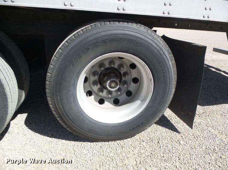 image for item DD5886 2006 Utility VS2RA 3000R refrigerated van trailer