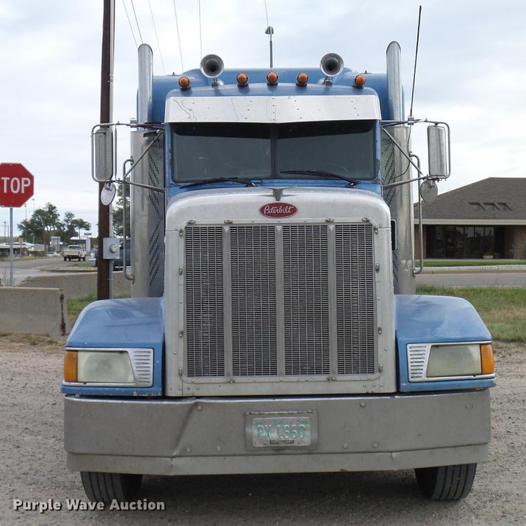 image for item DD5929 1999 Peterbilt 377 semi truck