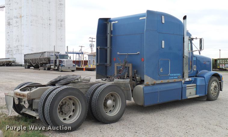image for item DD5929 1999 Peterbilt 377 semi truck