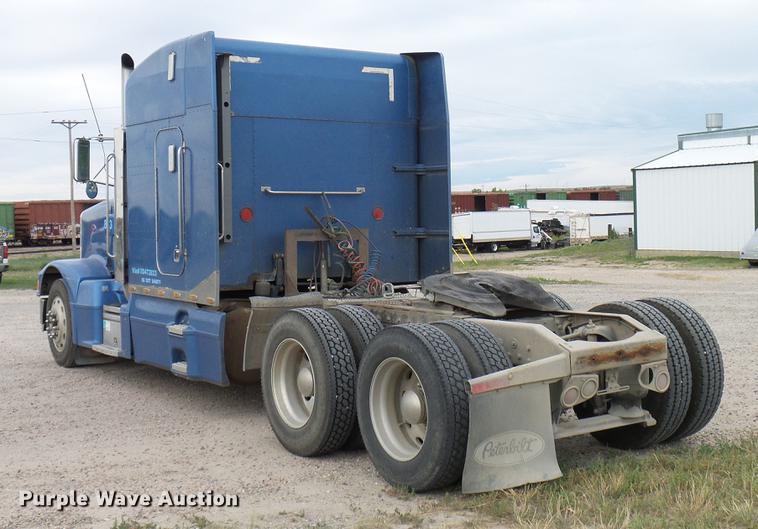 image for item DD5929 1999 Peterbilt 377 semi truck