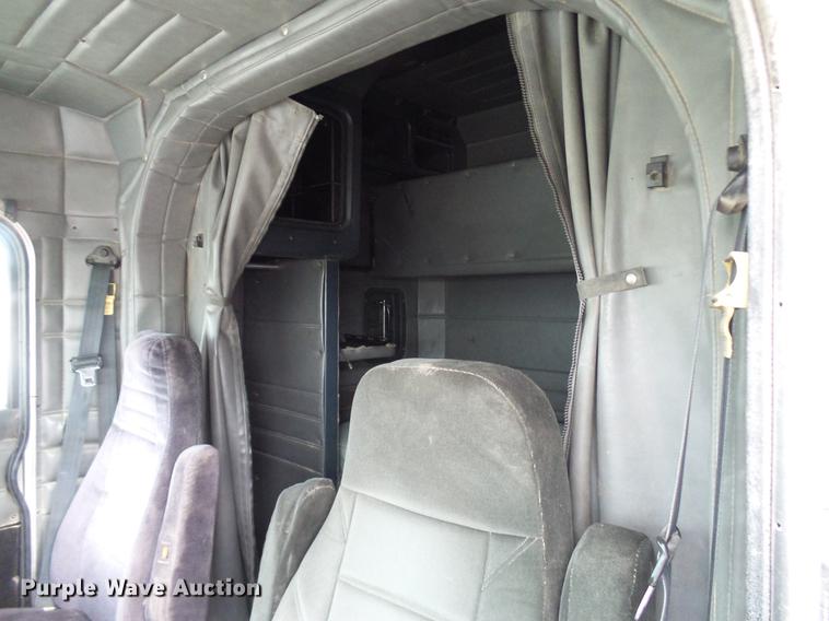 image for item DD5929 1999 Peterbilt 377 semi truck
