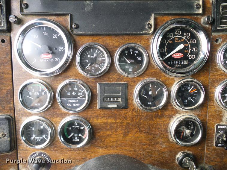 image for item DD5929 1999 Peterbilt 377 semi truck