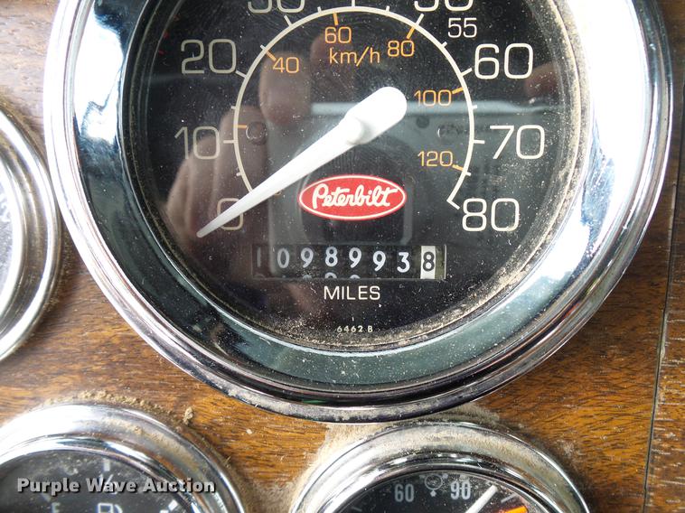 image for item DD5929 1999 Peterbilt 377 semi truck