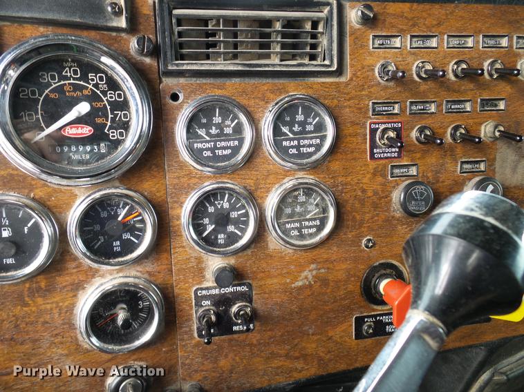 image for item DD5929 1999 Peterbilt 377 semi truck