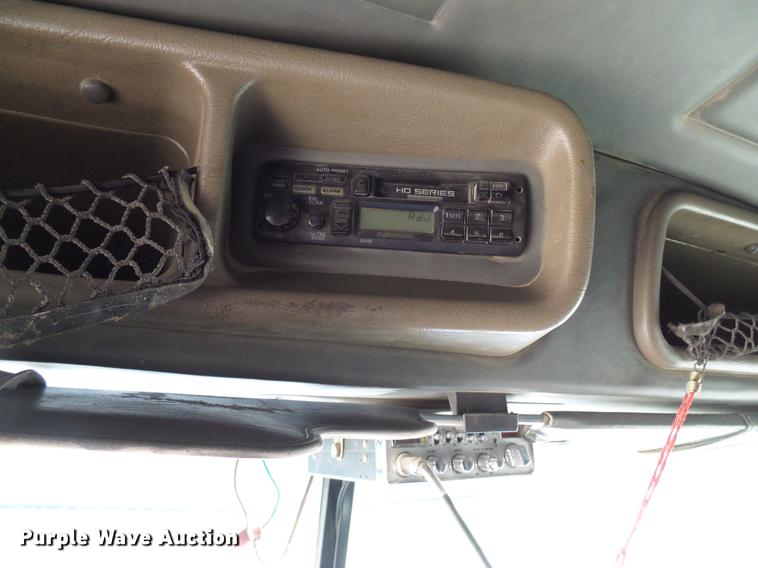 image for item DD5929 1999 Peterbilt 377 semi truck