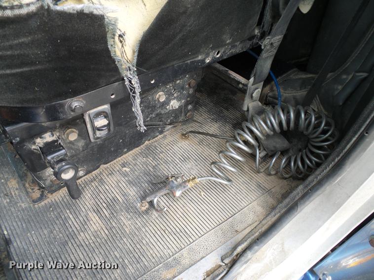 image for item DD5929 1999 Peterbilt 377 semi truck