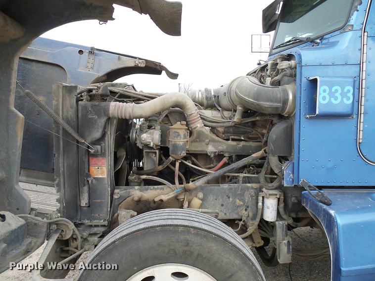 image for item DD5929 1999 Peterbilt 377 semi truck