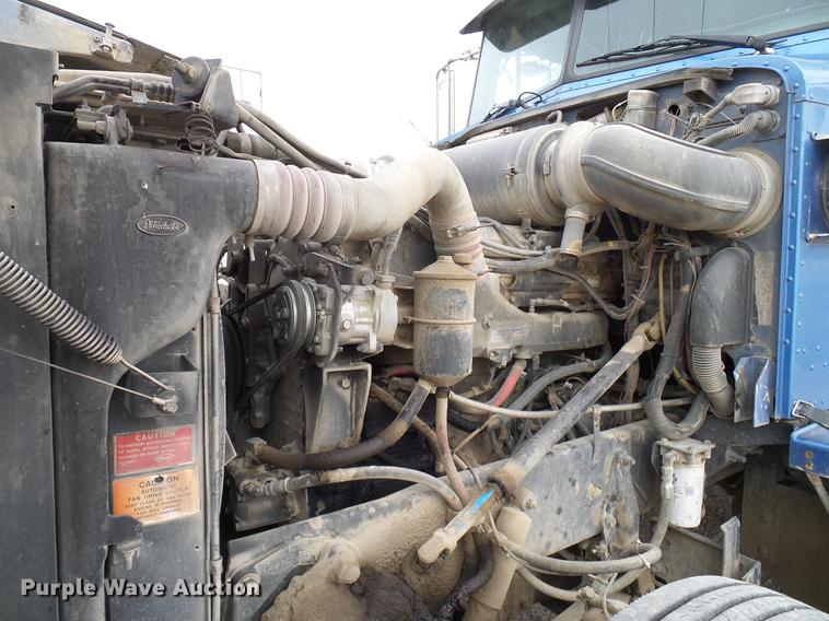 image for item DD5929 1999 Peterbilt 377 semi truck