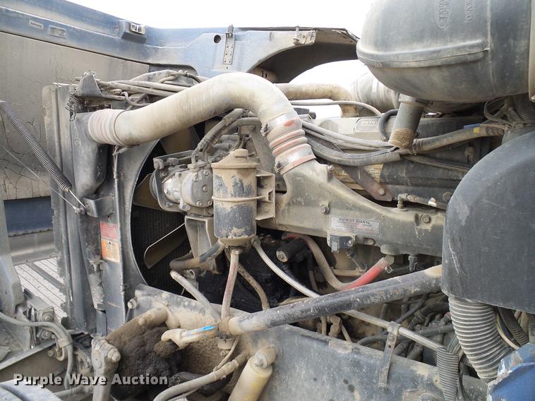 image for item DD5929 1999 Peterbilt 377 semi truck