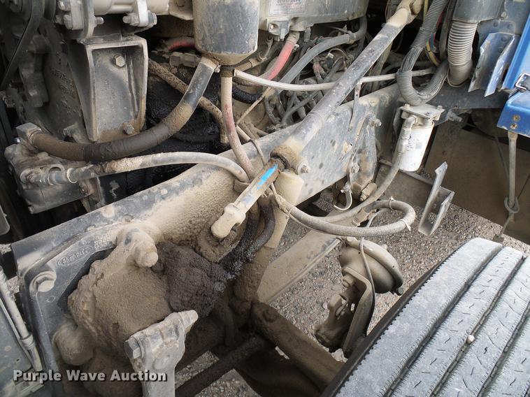 image for item DD5929 1999 Peterbilt 377 semi truck