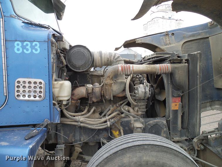 image for item DD5929 1999 Peterbilt 377 semi truck