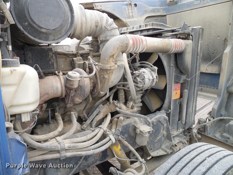 image for item DD5929 1999 Peterbilt 377 semi truck