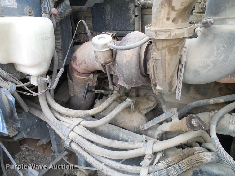 image for item DD5929 1999 Peterbilt 377 semi truck