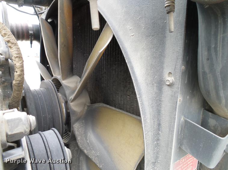 image for item DD5929 1999 Peterbilt 377 semi truck