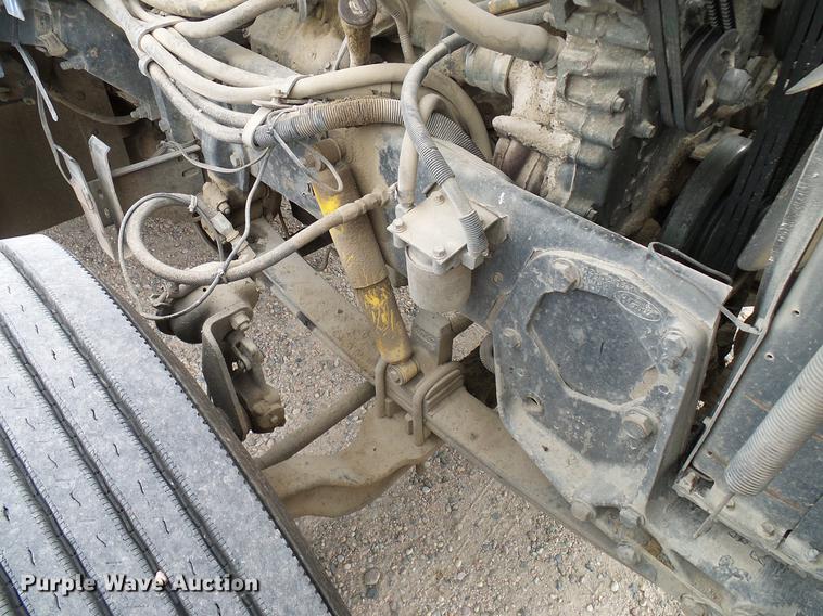 image for item DD5929 1999 Peterbilt 377 semi truck