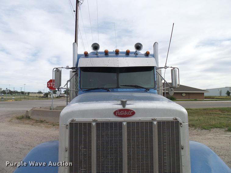 image for item DD5929 1999 Peterbilt 377 semi truck