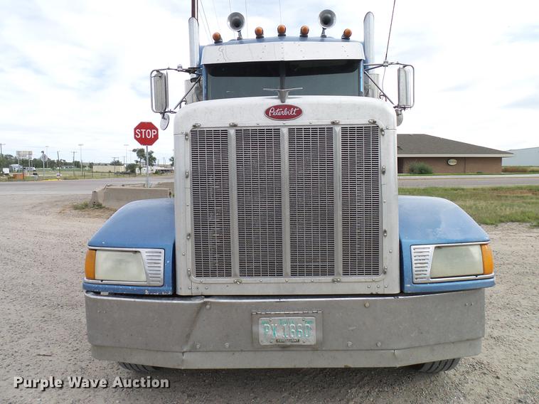 image for item DD5929 1999 Peterbilt 377 semi truck