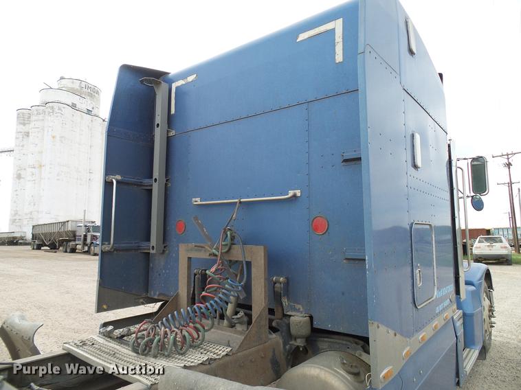 image for item DD5929 1999 Peterbilt 377 semi truck