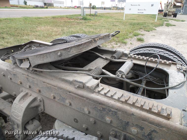 image for item DD5929 1999 Peterbilt 377 semi truck