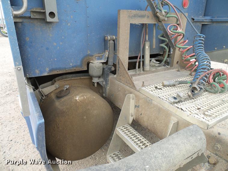 image for item DD5929 1999 Peterbilt 377 semi truck