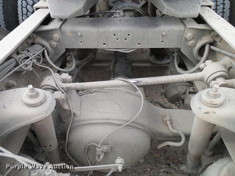 image for item DD5929 1999 Peterbilt 377 semi truck