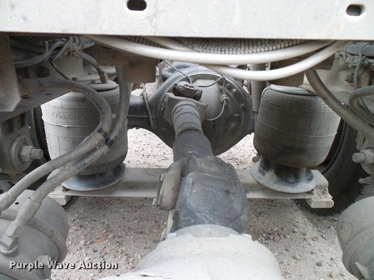 image for item DD5929 1999 Peterbilt 377 semi truck