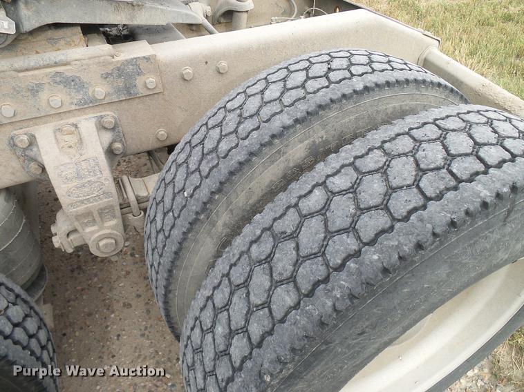 image for item DD5929 1999 Peterbilt 377 semi truck