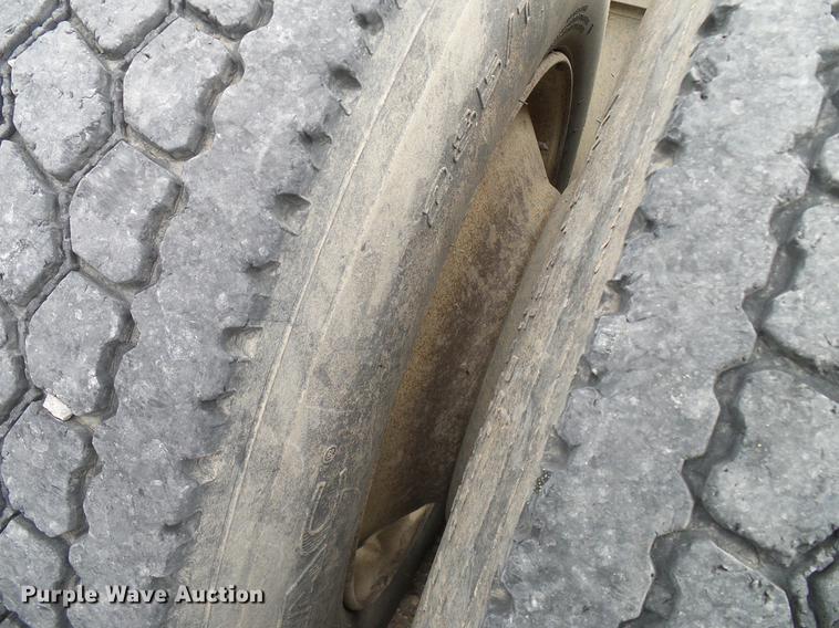 image for item DD5929 1999 Peterbilt 377 semi truck