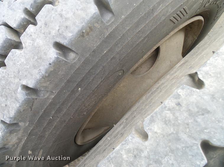 image for item DD5929 1999 Peterbilt 377 semi truck