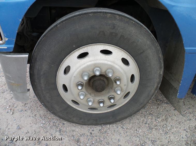 image for item DD5929 1999 Peterbilt 377 semi truck