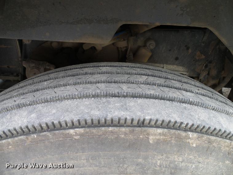 image for item DD5929 1999 Peterbilt 377 semi truck