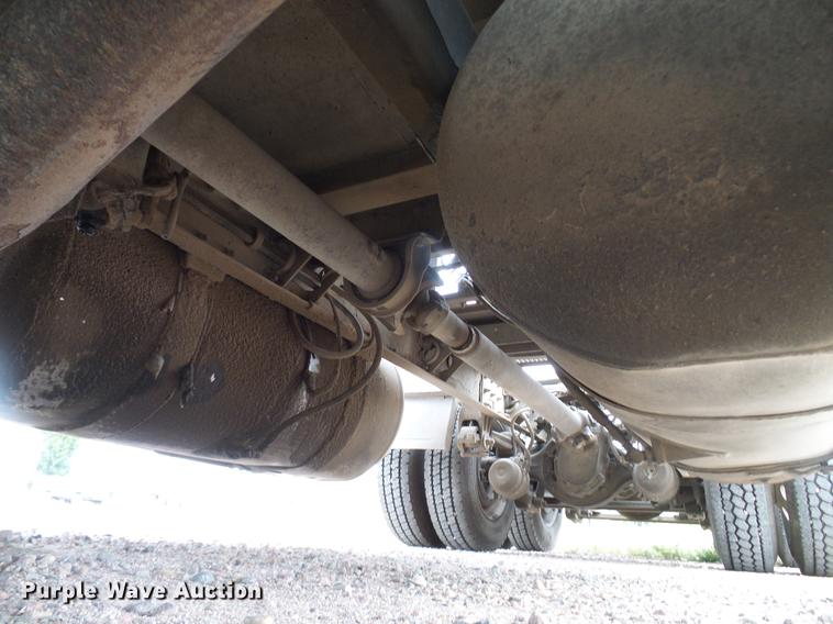 image for item DD5929 1999 Peterbilt 377 semi truck