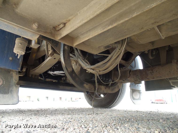 image for item DD5929 1999 Peterbilt 377 semi truck