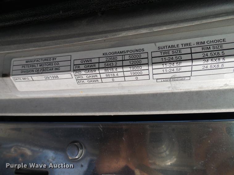 image for item DD5929 1999 Peterbilt 377 semi truck