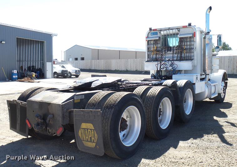 image for item DD5943 1996 Peterbilt 379 semi truck