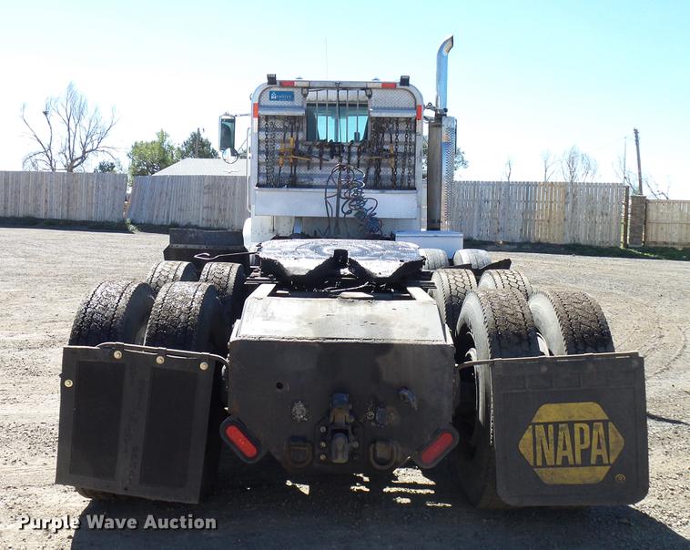 image for item DD5943 1996 Peterbilt 379 semi truck