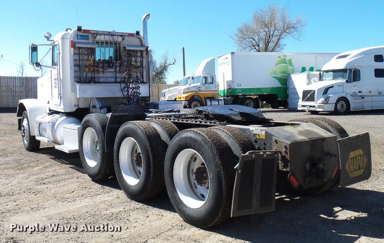 image for item DD5943 1996 Peterbilt 379 semi truck