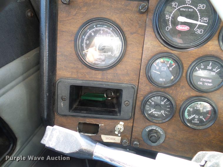 image for item DD5943 1996 Peterbilt 379 semi truck