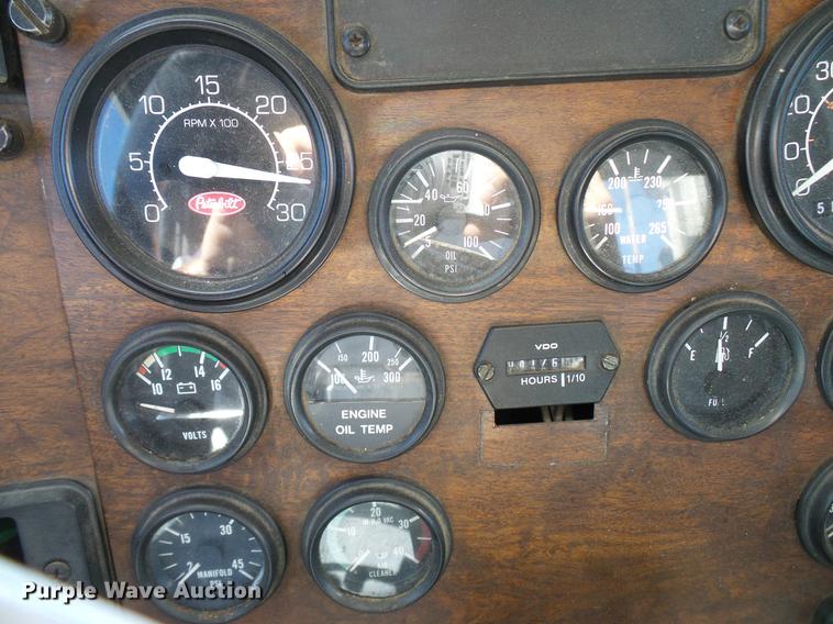 image for item DD5943 1996 Peterbilt 379 semi truck