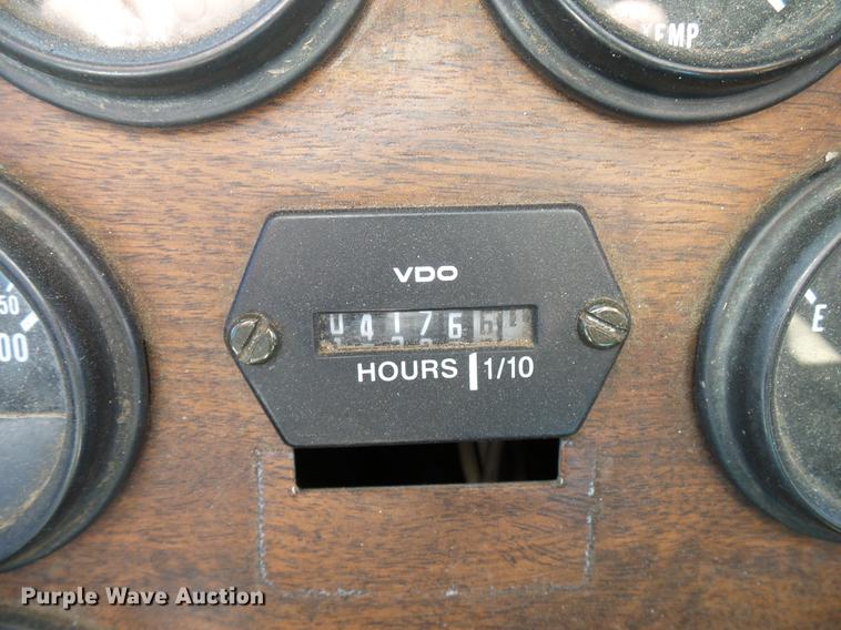 image for item DD5943 1996 Peterbilt 379 semi truck